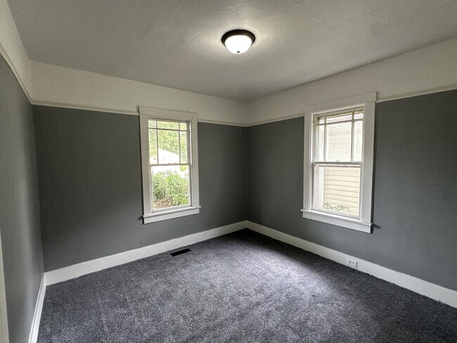 Building Photo - 2418 N Peoria Ave