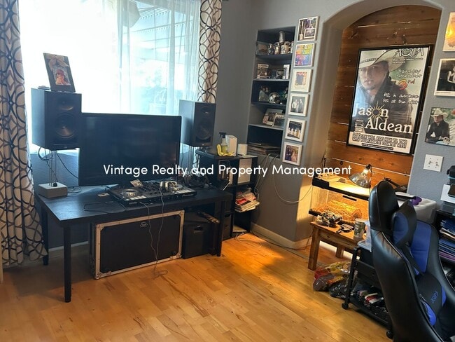 Building Photo - Charming Single-Story 3 Bedroom Home In South Natomas!!!