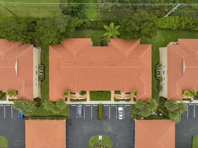 Building Photo - ***ANNUAL UNFURNISHED***NOW AVAILABLE***NO...