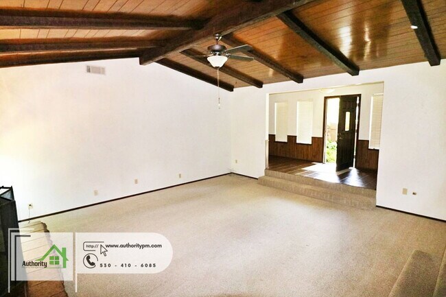 Building Photo - 3688 Cal Ore Dr