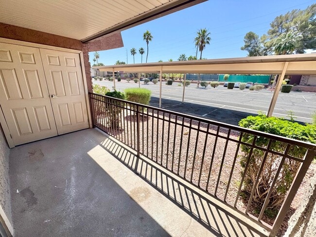 Building Photo - BEAUTIFUL 1 BEDROOM CONDO!