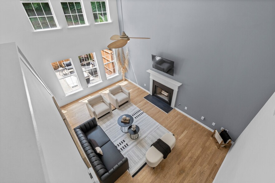 Building Photo - 1484 Gates Cir SE