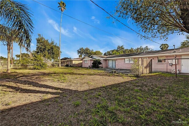 Building Photo - 21 E Walnut Ave