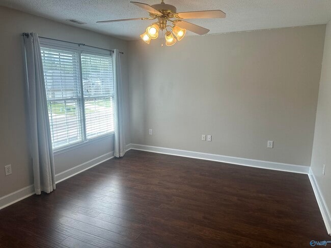 Building Photo - 129 Cannes Dr