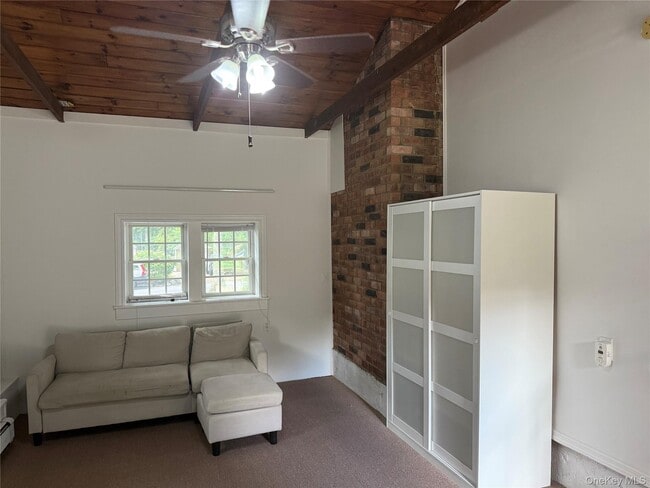 Building Photo - 10 Oakwood Ave