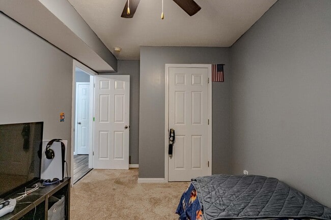 Building Photo - 511 Henry St