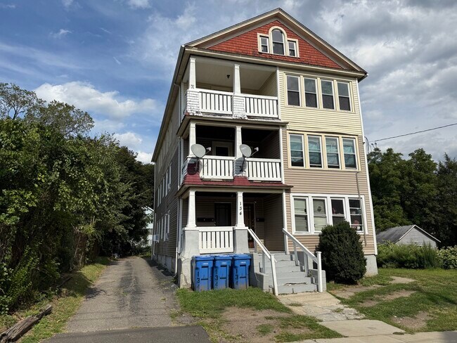 Primary Photo - 134 Pearl St