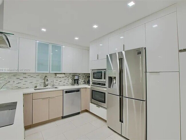 Building Photo - Spacious 1BR, 1BA Master Suite, Gem in Boca Raton – 1,170 sq ft of Comfort & Style! - Looking for...