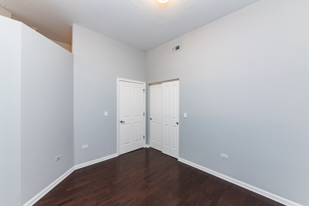 Building Photo - 1464 S MICHIGAN Ave