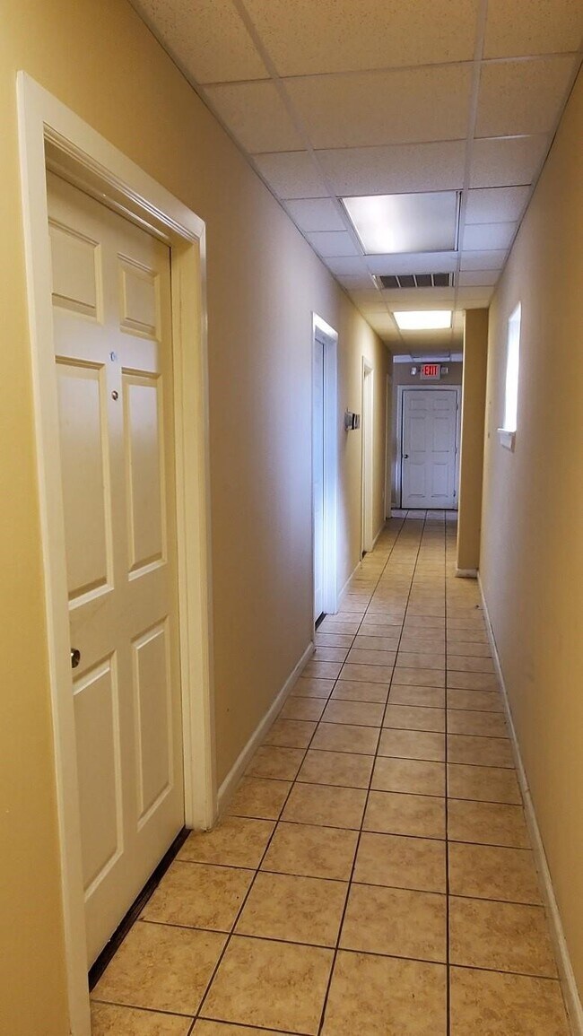 Building Photo - 2119 Jensen Dr