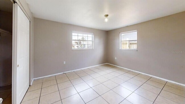 Building Photo - 3136 Huntington Rd