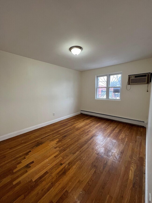 Building Photo - 4385 Wickham Ave