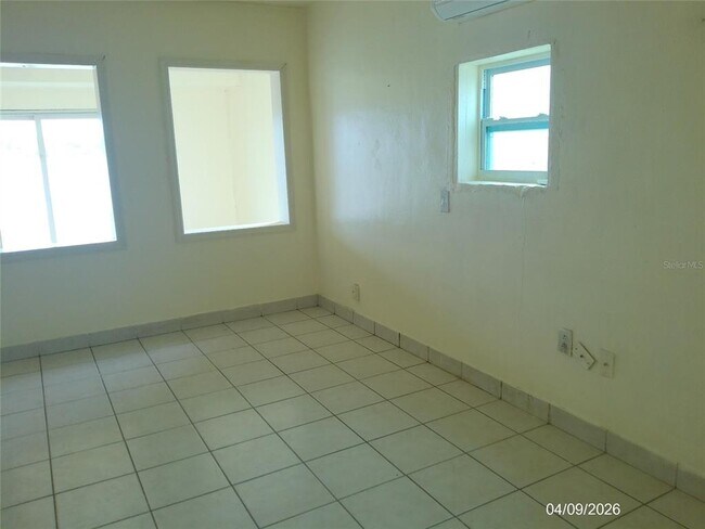 Building Photo - 1111 Cypress Gardens Blvd