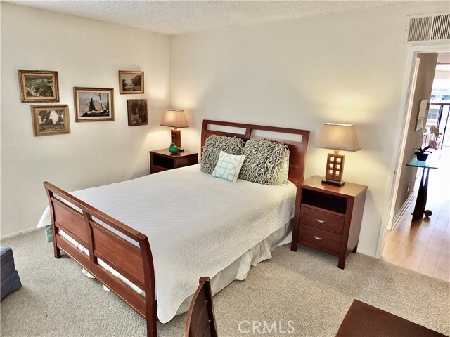 Building Photo - 7321 Marina Pacifica Dr N