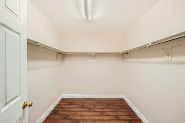 Building Photo - Elegant 2-Bedroom Condo in Gated Community with Pool and Spa