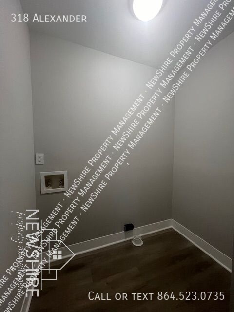 Building Photo - 318 Alexander-