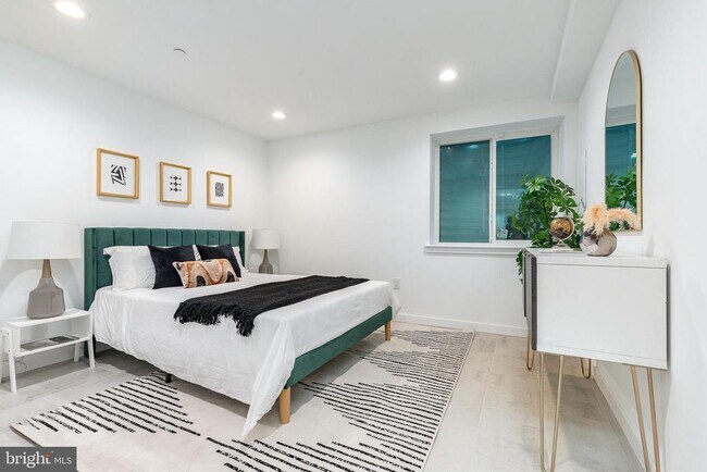 Building Photo - 2925 Master St