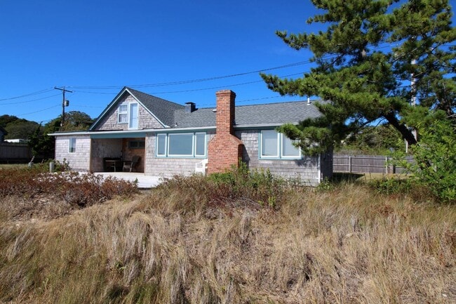 Building Photo - 314 E Montauk Hwy