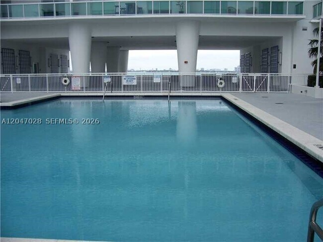 Building Photo - 1800 N Bayshore Dr