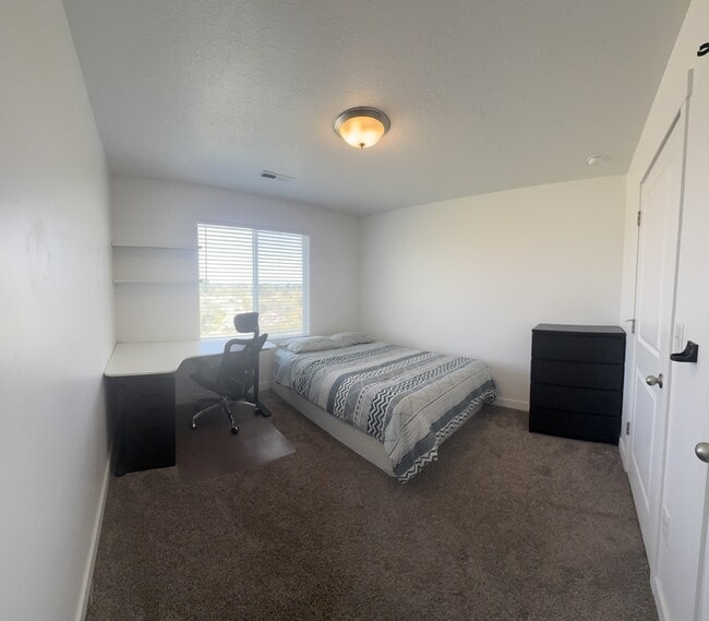 Building Photo - 398 Grassland Dr