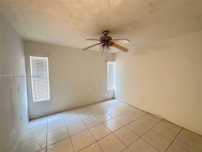 Building Photo - 1525 NW 19th Terrace