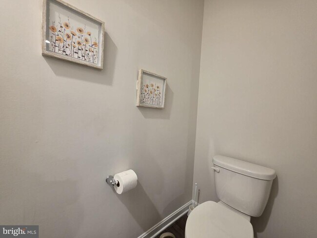 Building Photo - 407 Stream Valley Ct