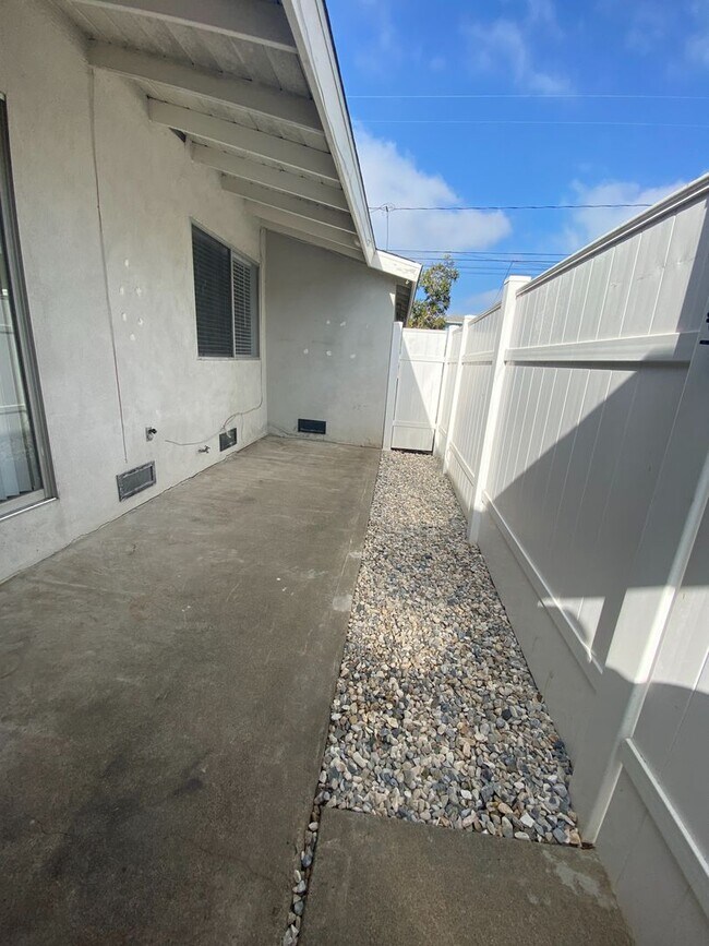 Building Photo - w651