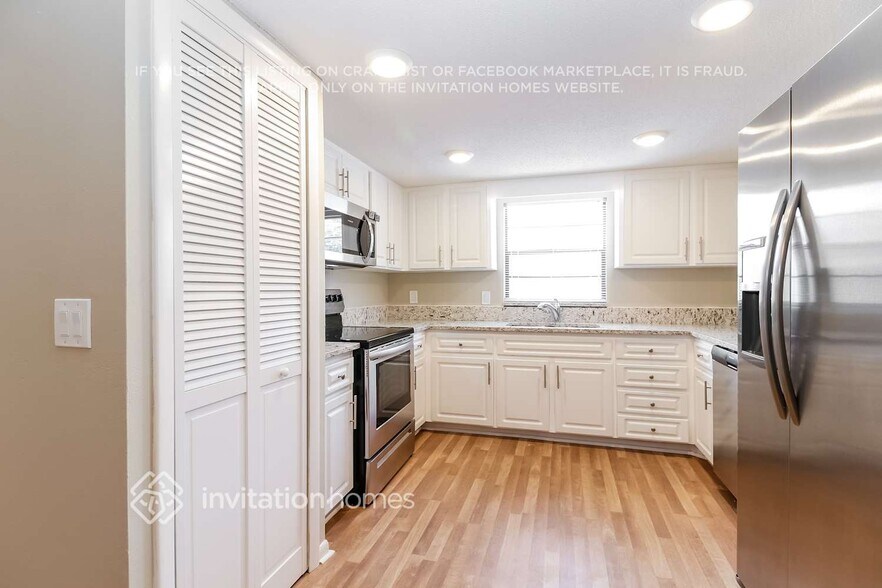 Building Photo - 6523 Seafairer Dr
