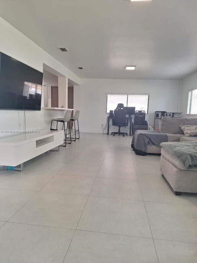 Building Photo - 13437 SW 44th Ln