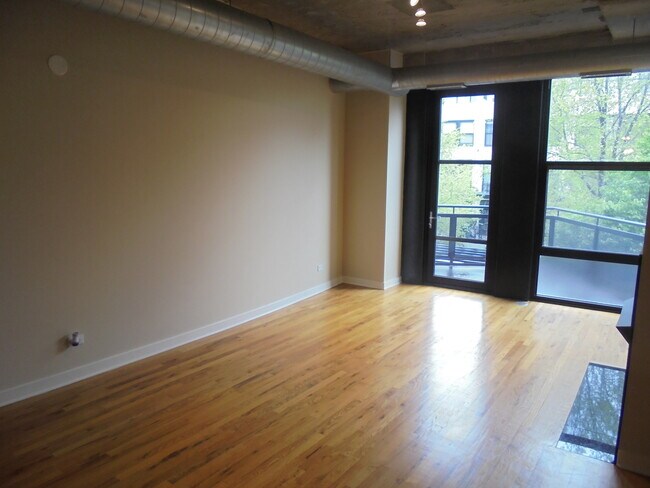 Building Photo - 1150 W 15th St