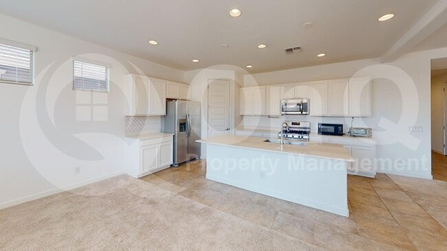 Building Photo - 9131 W Glenrosa Ave