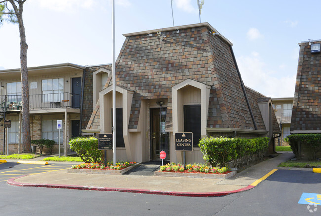 Primary Photo - Oakwood Village Apartments