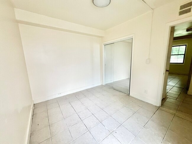 Building Photo - 38 College Ct