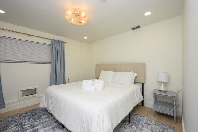 Building Photo - 3 Cassina Ln