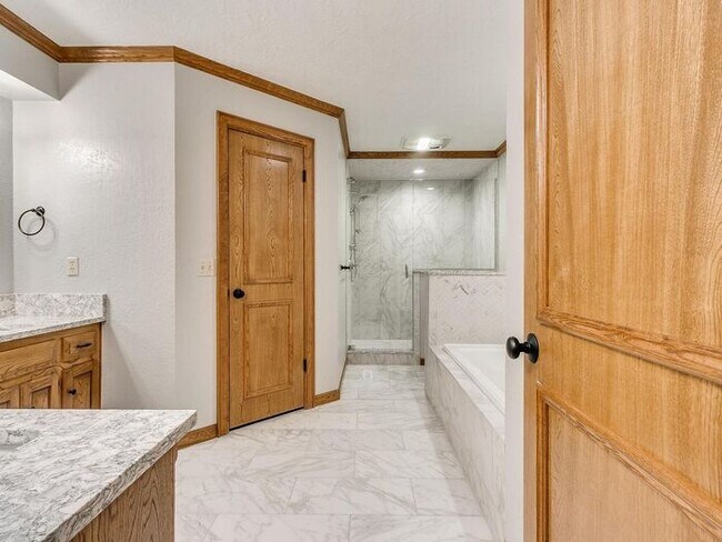 Building Photo - *Rare Find* Stunning Brookhaven 4 Bed 2.5 ...