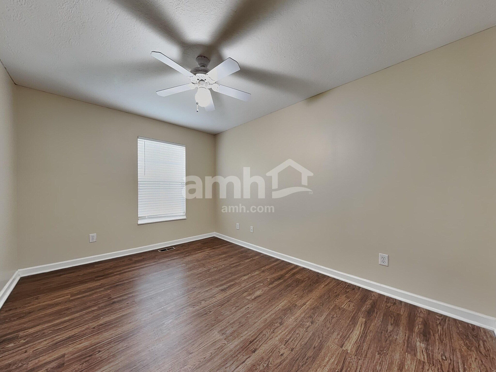 Building Photo - 1405 Randall Park Dr