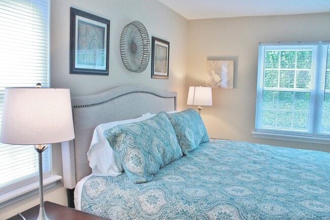 Building Photo - 7825 Renaissance Ct