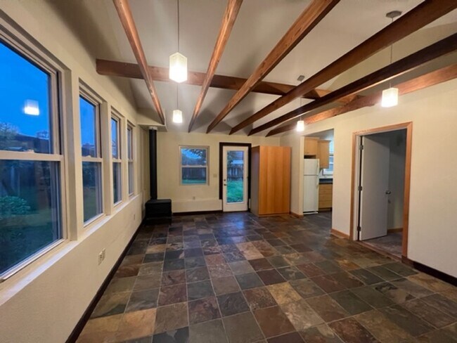 Building Photo - 3030 Park St