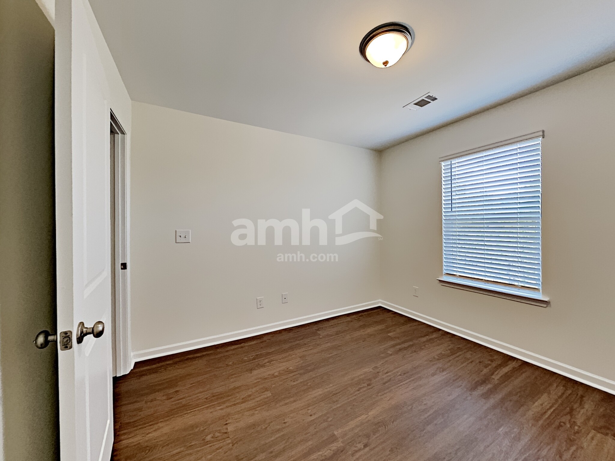 Building Photo - 330 Camp dr