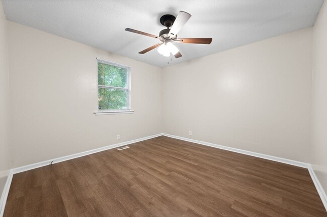 Building Photo - Renovated 3 Bedroom Dog Friendly Home For Rent on Lafayette Road!