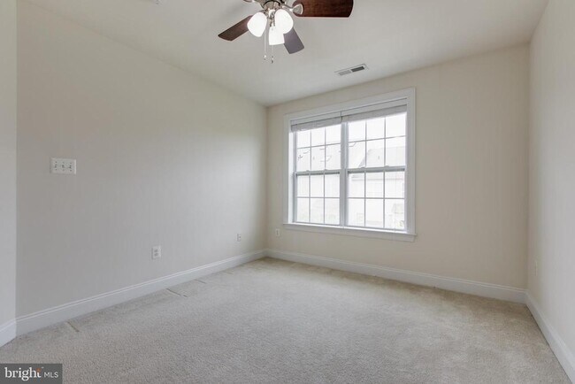 Building Photo - 7631 Elmcrest Rd