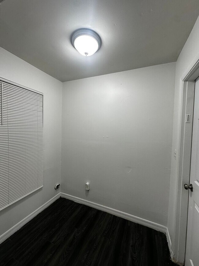 Building Photo - 4655 Cepeda St