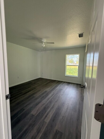 Building Photo - 53 Poplar Rd