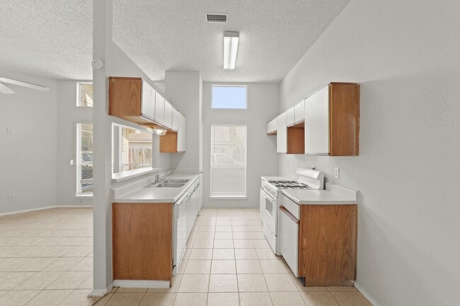 Building Photo - 6319 Southwood Ct N