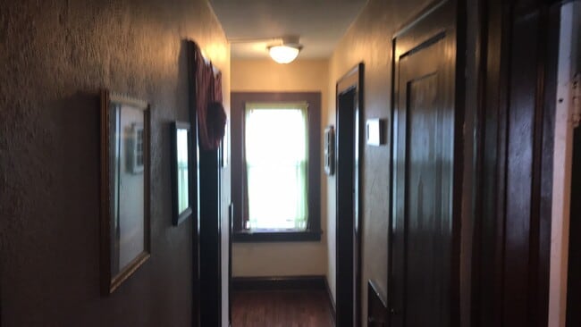 Building Photo - Charming 3 bedroom 1 bath in University/Lexington neighborhood!