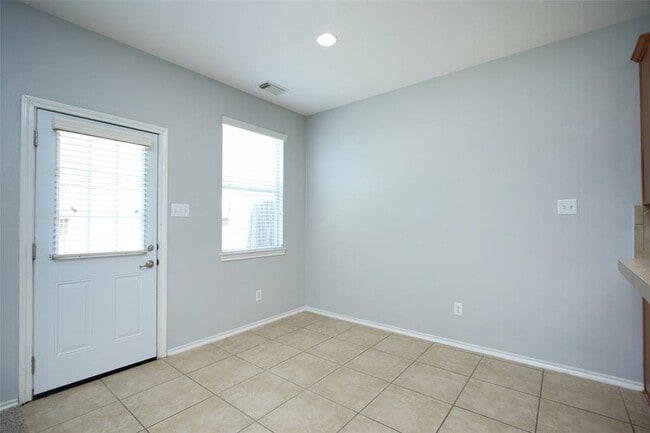 Building Photo - 51 Wickerdale Pl