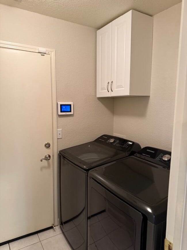 Building Photo - Single Story Halfplex in Natomas