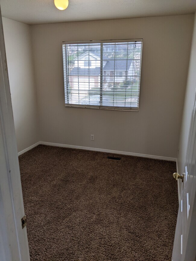Building Photo - 387 E 3550 N