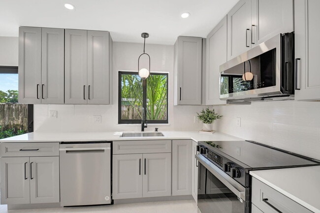 Building Photo - 2894 Florida Blvd