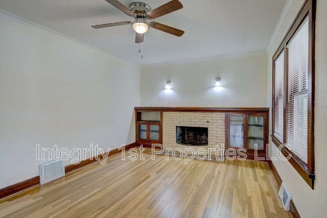 Building Photo - 4226 NE Antioch Rd